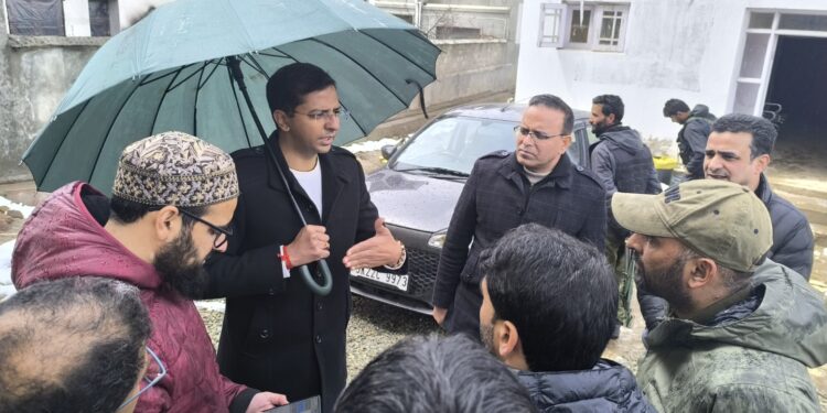 DC inspects car parking slots at Shopian