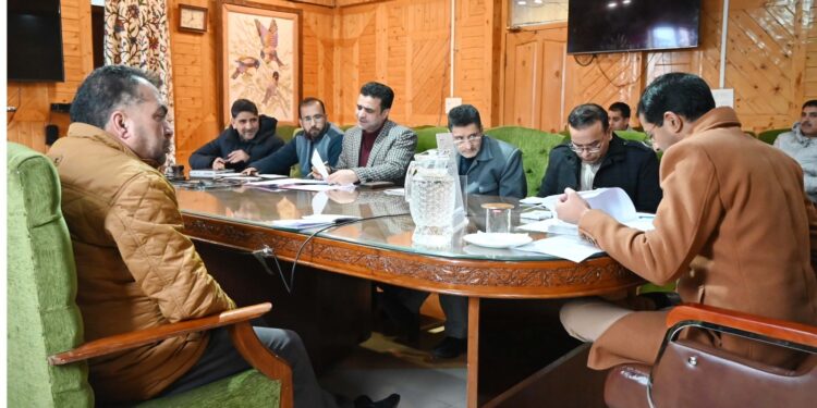 DC reviews functioning of Jan Aushadhi store of DH Shopian