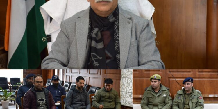 DC reviews traffic management in Bandipora town