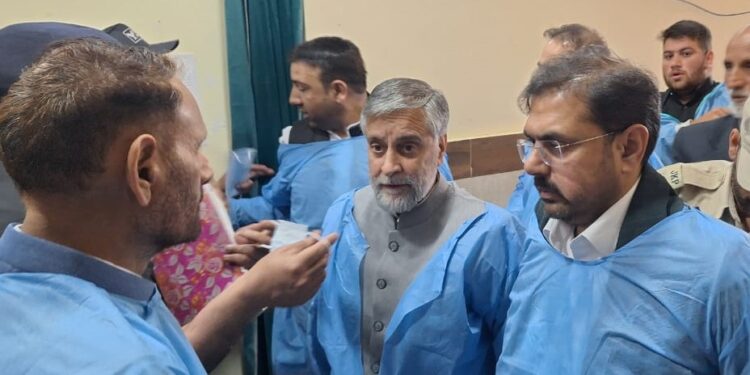 Satish Sharma, Mian Altaf visit GMC Anantnag; meets injured of Pahalgam attack