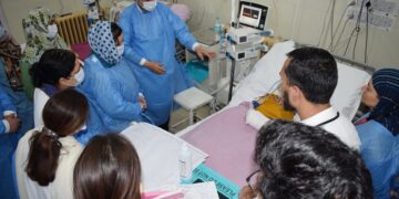 Sakeena Itoo visits SKIMS, SMHS Hospital in Srinagar