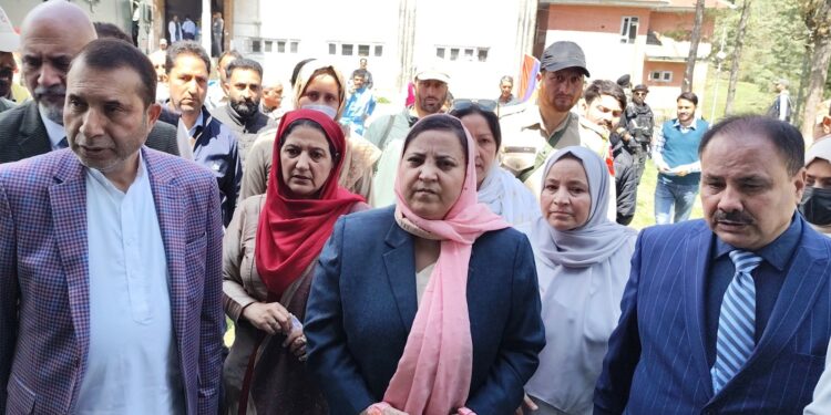 Sakeena Itoo visits Tangmarg; inaugurates Dialysis Centre at SDH Tangmarg, lays foundation stone for 20-bedded ward, new PHC