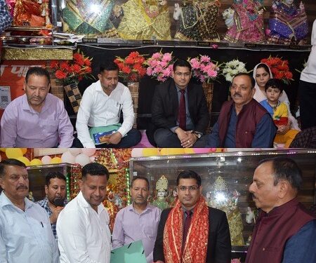 DC Poonch joins devotees at special Navratri prayer at Kalika Temple