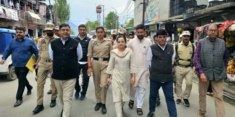 MLA, DC conduct tour of Kishtwar Town