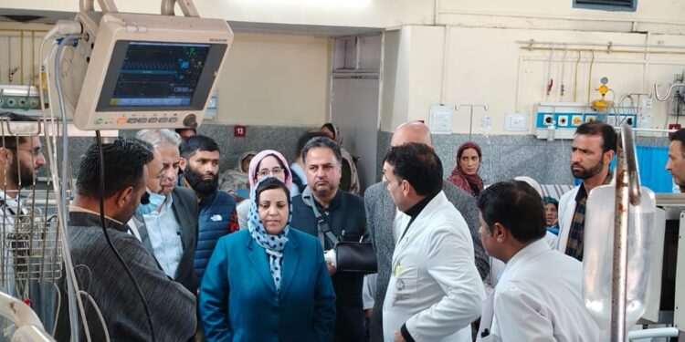 Sakeena Itoo visits SKIMS, SMHS Hospital in Srinagar