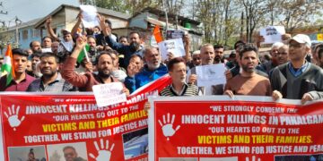 Baramulla unites to condemn killing of tourists in Pahalgam; holds protest march