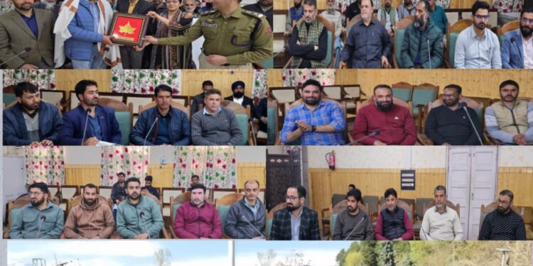 Distt Admin Kupwara bids adieu to M Rouf Rehman, outgoing ADC