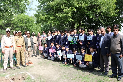 Urban Forestry Division, Srinagar organizes Plantation, Cleanliness Drive at Zabarwan Hills