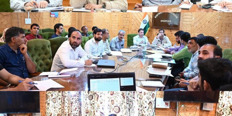 DDC, MD JJM jointly review Jal Jeevan Mission at Shopian