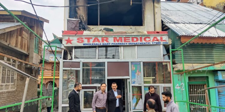 Chairman, Secretary, DLSA Shopian visit fire victims of Peer Mohalla