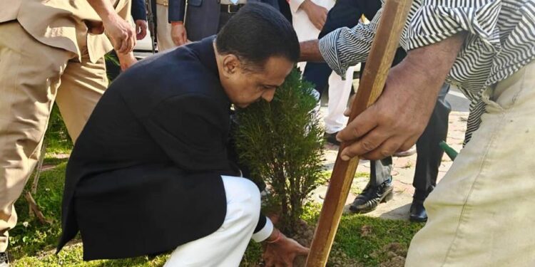 Chief Justice visits District Court Complex Srinagar