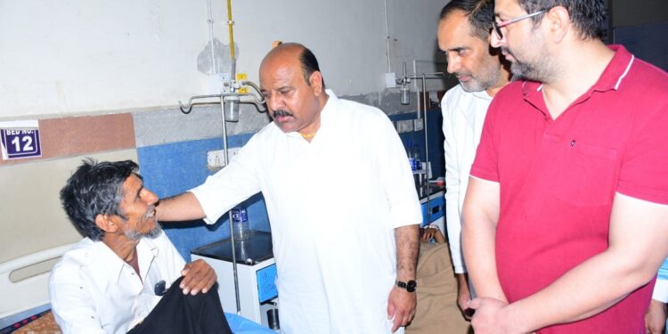 Dy CM reviews border situation, holds meeting with locals, officials at Rajouri