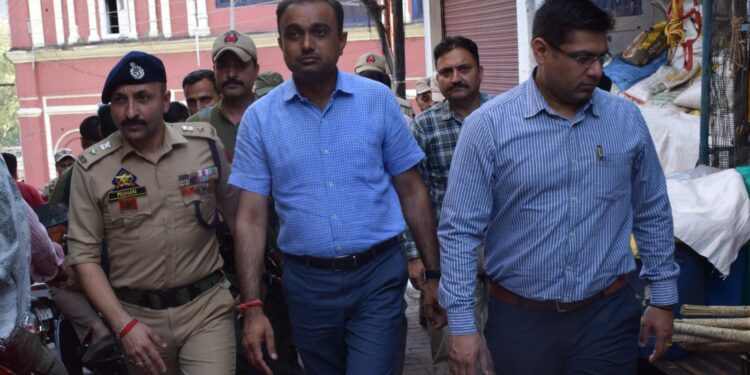 Div Com Jammu visits shelling affected areas in Poonch