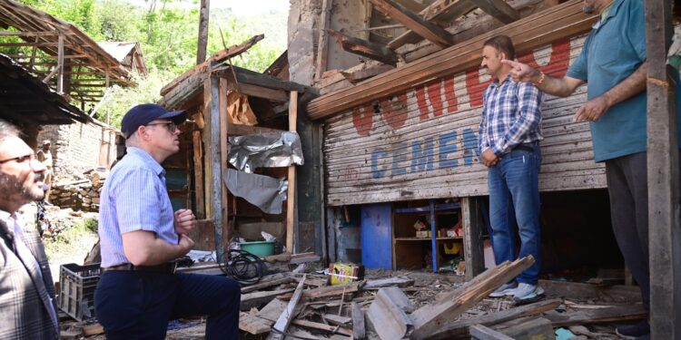 Chief Minister Omar Abdullah visits several areas in Uri