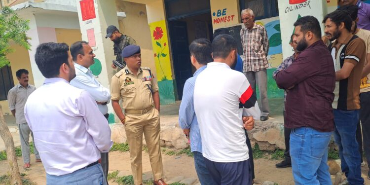 Div Com, IGP Jammu visit Nowshera to review facilities for border area residents shifted to relief camps