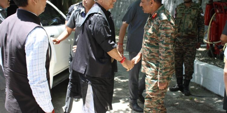 Lieutenant Governor Addresses Soldiers at LoC