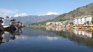 Govt forms panel to frame policy for repair, renovation of buildings near Dal Lake