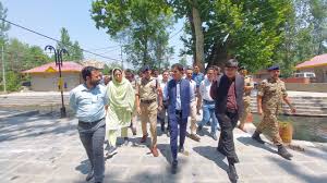 Div Com Kashmir visits Tulmulla, inspects arrangements for Kheer Bhawani Mela