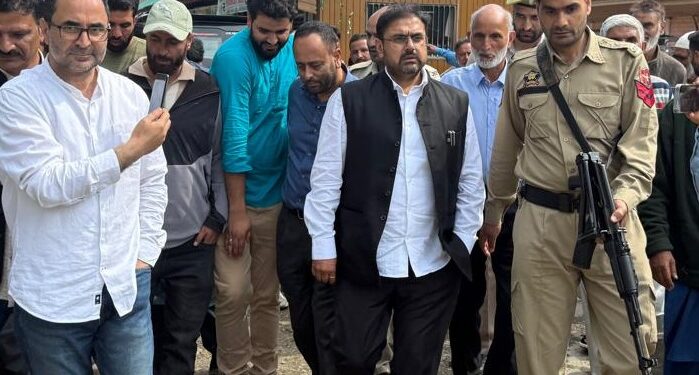 Satish Sharma visits Pahalgam, meets, tourists, taxi operators