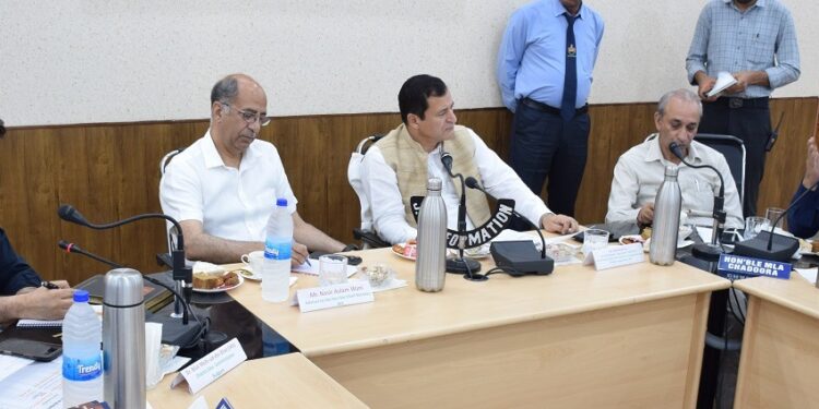 Javid Dar reviews Muharram-ul-Haram arrangements in Budgam