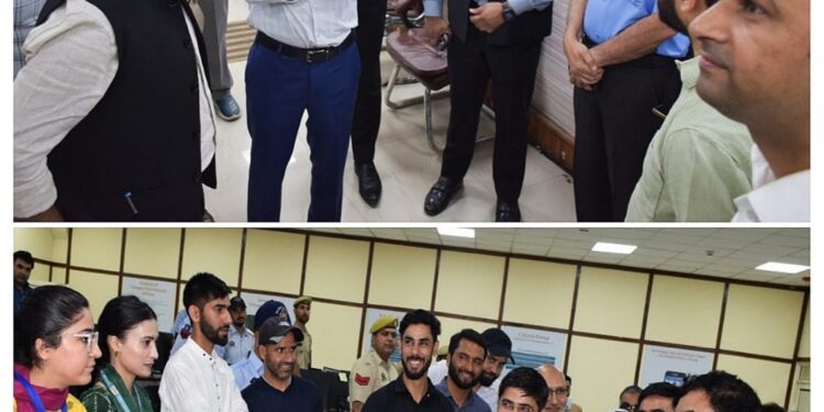 Div Com Kashmir visits ICCC, HMT; directs operationalization of Command Centre