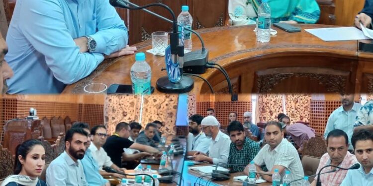 Labour Commissioner reviews Labour Law implementation at Shopian