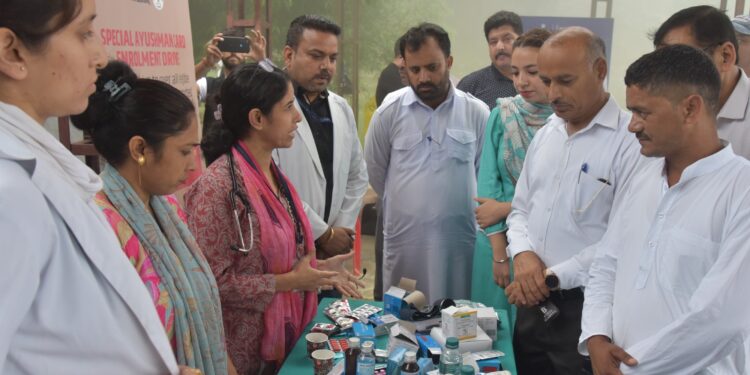 Mega Dharti Aabha Janjatiya Gram Utkarsh Abhiyan Outreach Programme held at CSC Dhar Ghaddian