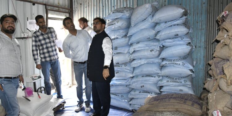 Satish Sharma visits Baltal, reviews arrangements for essential commodities, transport for SANJY-2025