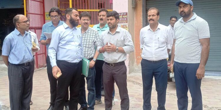 JMC Commissioner reviews arrangements at lodgement centres across Jammu City