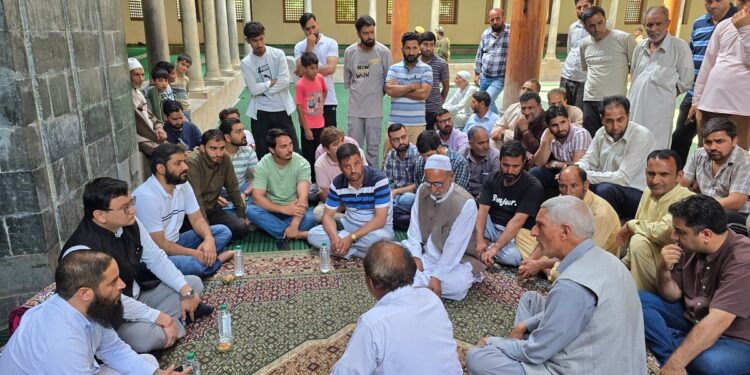 DC Baramulla visits Imam-bara Goom Ahmadpora, reviews Muharram Arrangements