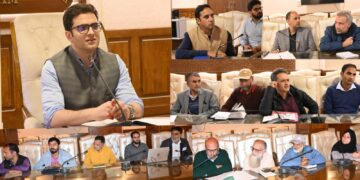 DC Kulgam reviews PM Surya Ghar- Muft Bijli Yojana