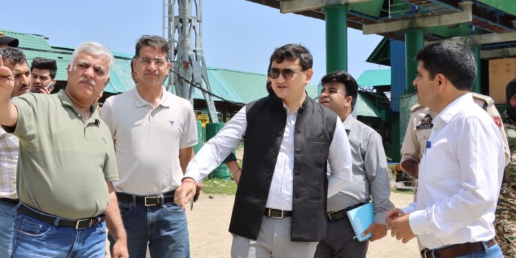 DC Baramulla conducts field visit to Gulmarg, reviews tourist infrastructure and services