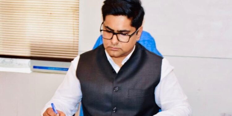 Dr. Owais Ahmed takes charge as Director FCS& CA Kashmir