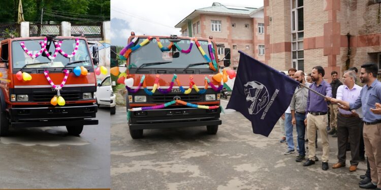 DC Bandipora flags-off Water Tankers to augment drinking Water supply
