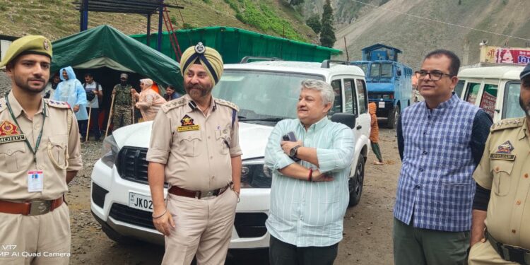 Transport Commissioner visits Baltal, Domail Base camp, Sonamarg; reviews transport arrangements