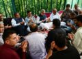 Chief Minister Omar Abdullah extends sympathies to Reyaz Ahmad Wani on bereavement, visits family