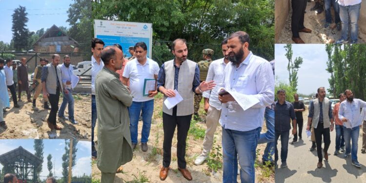 DC Pulwama conducts field visit to assess status of water supply schemes