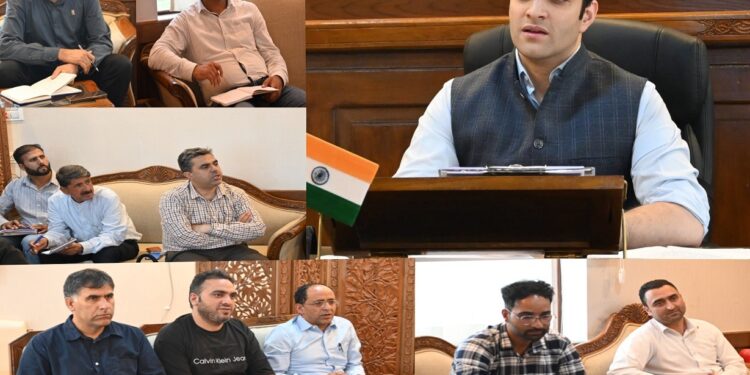 DC Kulgam reviews progress of AMRUT 2.0 projects