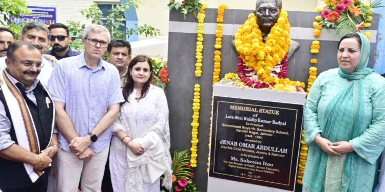 CM Omar Abdullah unveils statue of Late Kuldeep Kumar Badyal at Hr. Sec. School Gandhi Nagar, Calls for unwavering commitment to duty