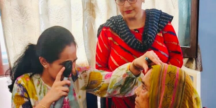 Mission Shakti, JKRLM host free health camp at Halqa Marh Jammu