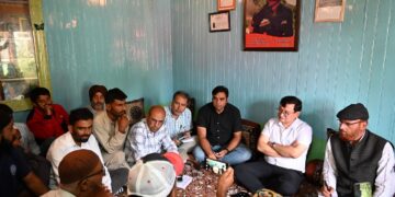 DC B’la visits remote village Naribal in Rafiabad to honour Kargil Martyr L.Naik GM. Khan (Vir Chakra)