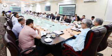 Union Minister Rajiv Ranjan, CM Omar Abdullah jointly review Animal Husbandry & Fisheries Sector in J&K