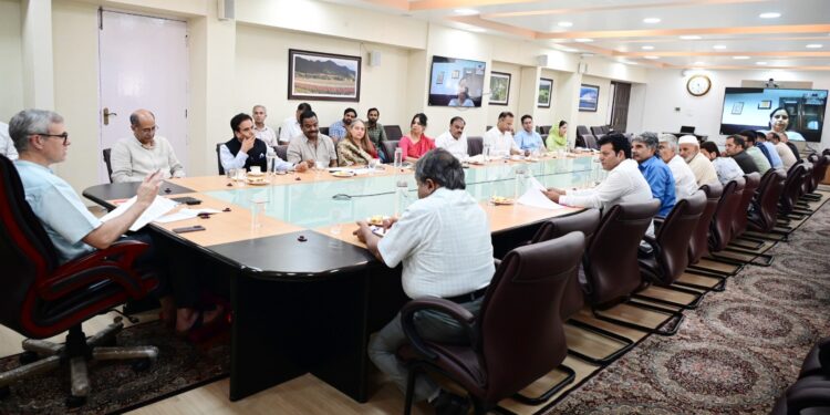 Houseboat Association, Dal dwellers call on CM Omar Abdullah; flag long-pending issues