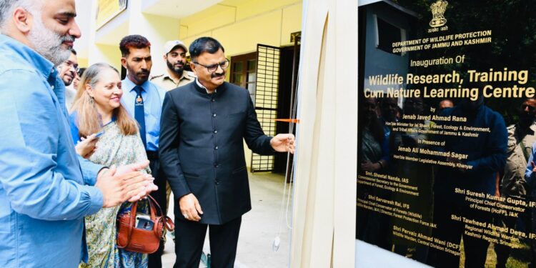 Rana felicitates officials of Wildlife Department at Dachigam