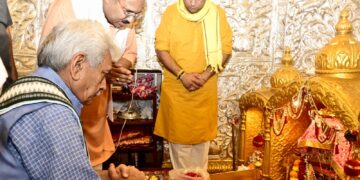 Lieutenant Governor pays obeisance at Daati Maa Dev Sthan in border village of Changiya, Arnia Jammu