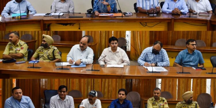 DC discusses arrangements for Har Ghar Tiranga campaign in Udhampur