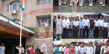 Ek Kaam Desh Ke Naam: DC B’pora hoists National Flag, inspires citizens to serve the nation