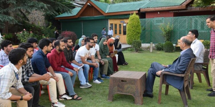 Advisor to Chief Minister meets delegations at Raabita, Srinagar