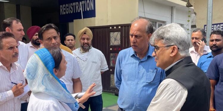 CS inspects Jammu’s premier health institutions