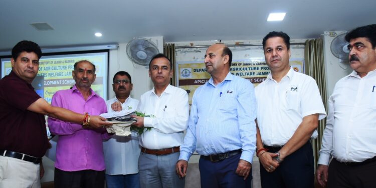 7-day training programme on Scientific Beekeeping concludes at Kissan Kendra Jammu